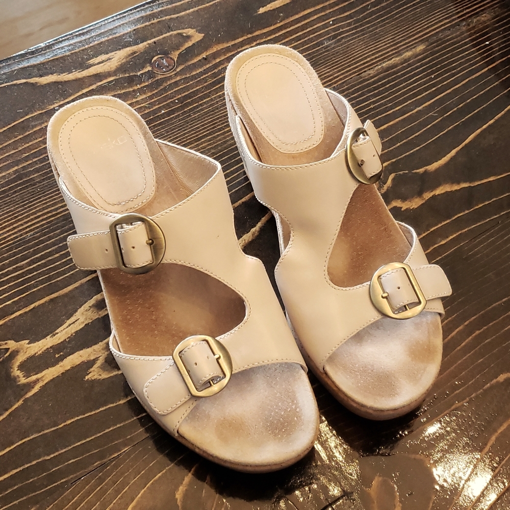 Dansko Carla Buckle Wedge Sandal Size 40